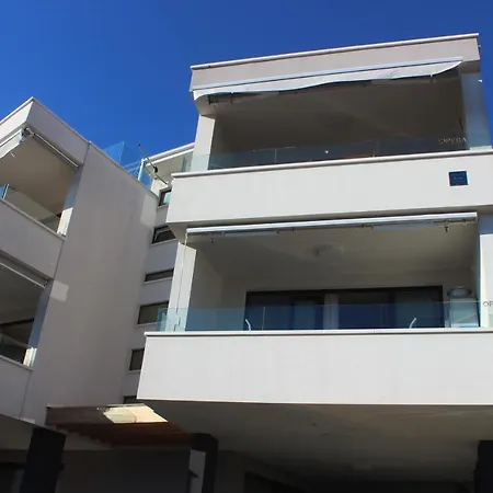 Opera 3 Apartment *